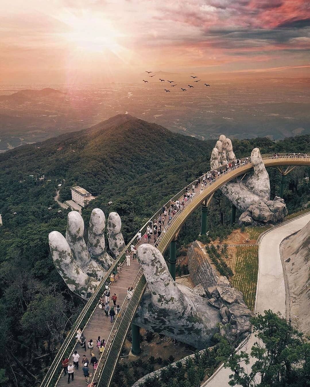 HÀ NỘI - ĐÀ NẴNG -BÁN ĐẢO SƠN TRÀ - BÀ NÀ - HỘI AN